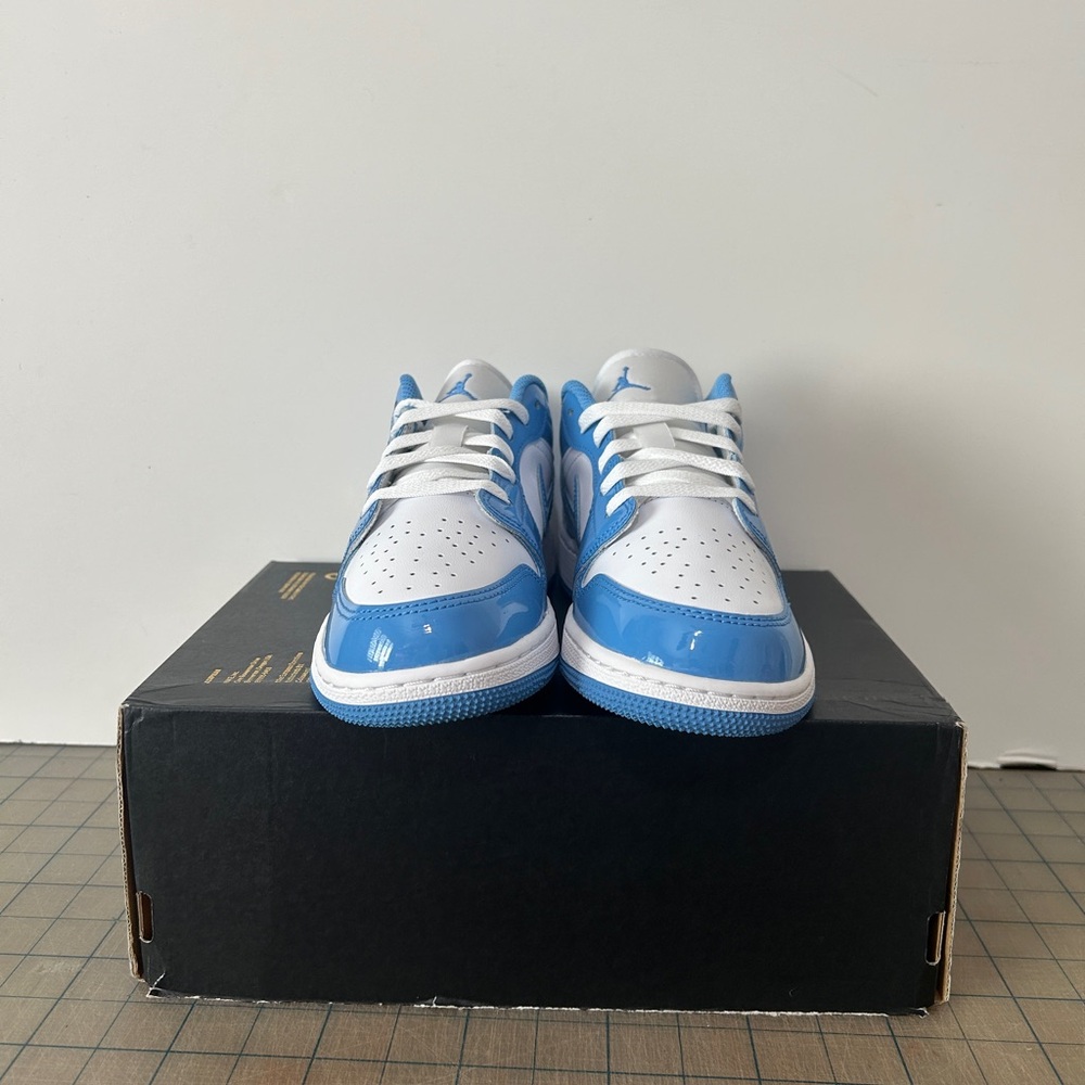 Air Jordan 1 Low GS ‘UNC Patent’ - Picture 2 of 6